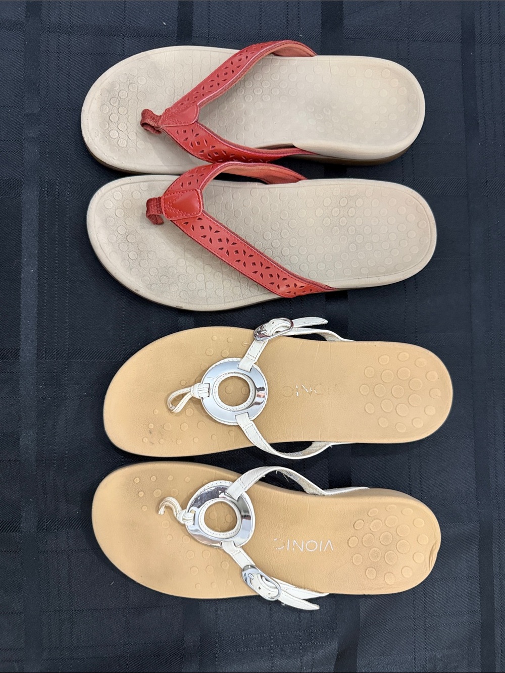 Vionic Red and Silver Women’s Thong Sandals Duo